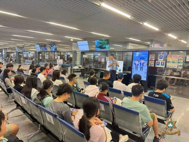 圖為澳門特區(qū)治安警察局為外地學生舉辦系列講座。（澳門特區(qū)治安警察局供圖）