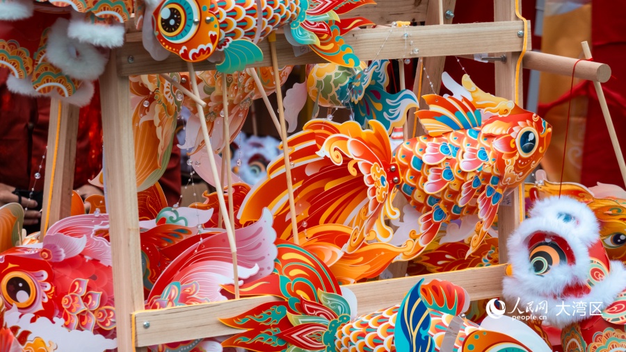 非遺文創(chuàng)亮相香港年宵市場(chǎng)。人民網(wǎng) 吳宇揚(yáng)揚(yáng)攝