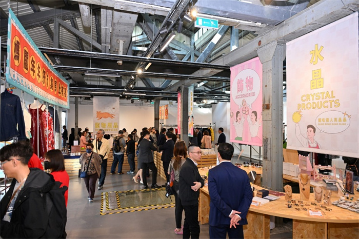 圖為“媽閣年年好市集”多品類文創(chuàng)時尚潮品引客來。主辦方供圖