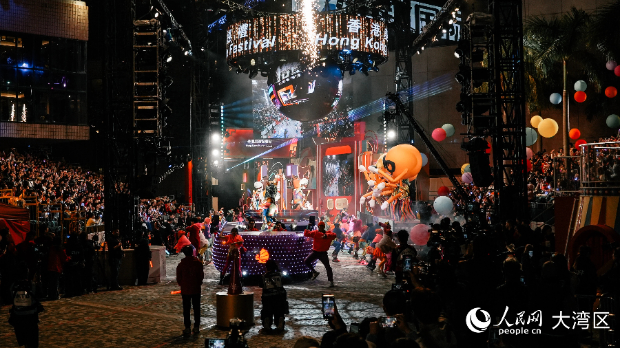 香港旅游發(fā)展局打造啟德體育園迷你花車(chē)，寓意新地標(biāo)引領(lǐng)新盛事。人民網(wǎng) 吳宇揚(yáng)揚(yáng)攝