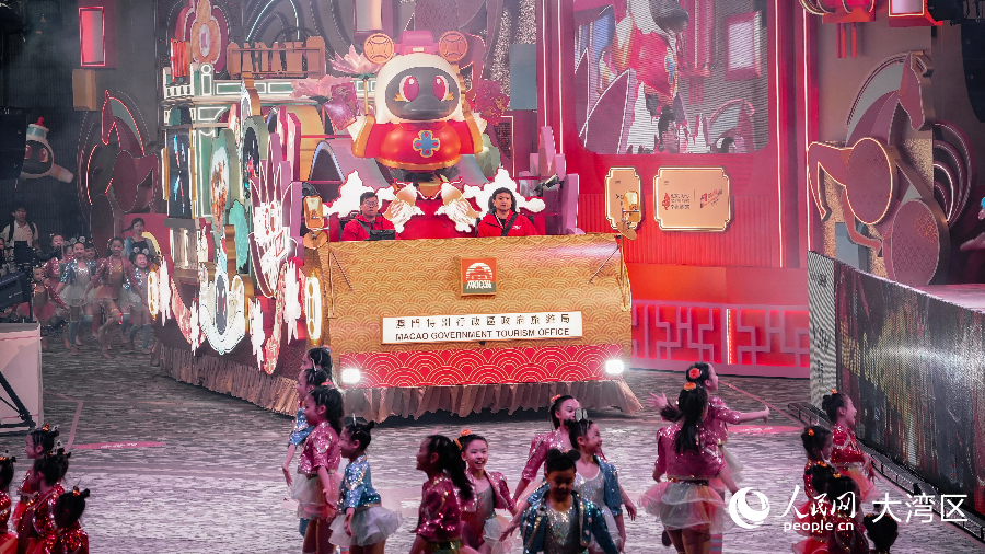 澳門特區(qū)政府旅游局花車以“感受澳門“為主題。人民網(wǎng) 吳宇揚(yáng)揚(yáng)攝
