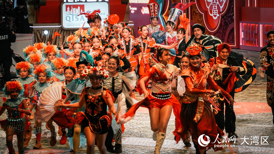 埃及傳統(tǒng)旋轉(zhuǎn)舞充滿活力。人民網(wǎng) 吳宇揚(yáng)揚(yáng)攝