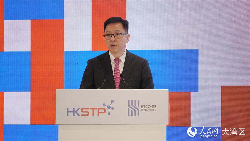 香港特區(qū)政府創(chuàng)新科技及工業(yè)局局長孫東致辭。人民網(wǎng) 嚴(yán)小晶攝