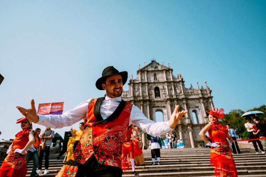 圖為“2025澳門國際幻彩大巡游”。澳門特區(qū)政府文化局供圖