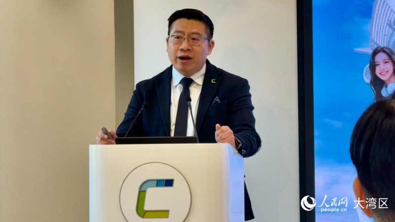 香港數(shù)碼港智慧城市及數(shù)碼轉(zhuǎn)型總監(jiān)蔡偉杰介紹活動亮點。人民網(wǎng)實習生 向芷菡攝