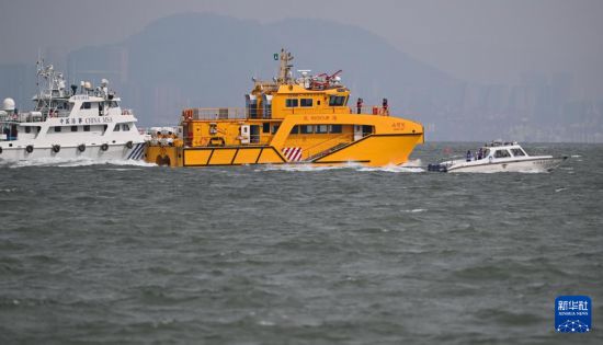   11月9日，廣東和澳門應(yīng)急救援力量在演習(xí)中。新華社記者 鄧華 攝
