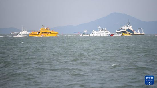   11月9日，廣東和澳門應(yīng)急救援力量在演習(xí)中。新華社記者 鄧華 攝