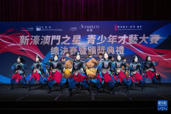   4月12日，澳門學生在第三屆“澳門之星—青少年才藝大賽”總決賽暨頒獎典禮上表演。新華社發(fā)（張金加攝）