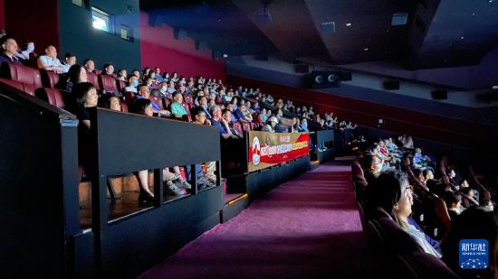 7月6日，觀眾在香港銅鑼灣影藝戲院觀看紀錄片《里斯本丸沉沒》首映場。新華社記者 趙曼君 攝