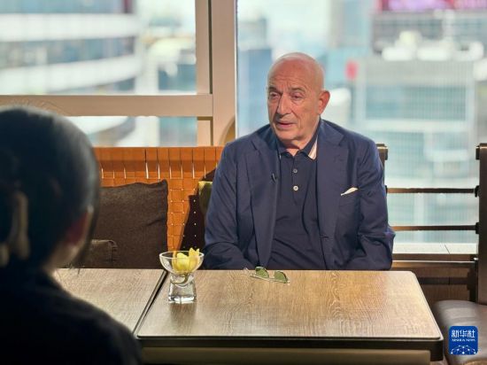 11月18日，國(guó)際航運(yùn)公會(huì)主席埃馬努埃萊·格里馬爾迪接受新華社記者專(zhuān)訪。新華社記者 許淑敏 攝