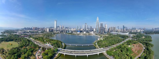 這是深圳灣文化廣場(chǎng)所在的深圳市南山區(qū)后海中心區(qū)（2025年11月1日攝，無(wú)人機(jī)全景照片）。新華社記者 梁旭 攝